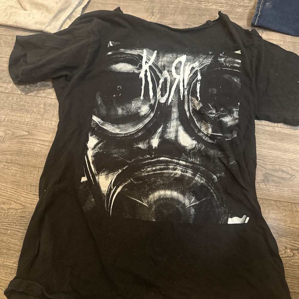 Hot Topic Black Graphic Tee
